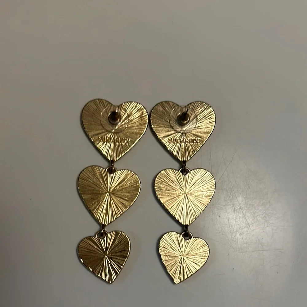 🛍️SALE🛍️ Sugar Fix Bold Black and Gold Heart Dangling Earrings - Picture 2 of 2